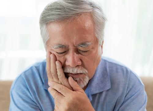 emergency dentist high point | man with tooth pain